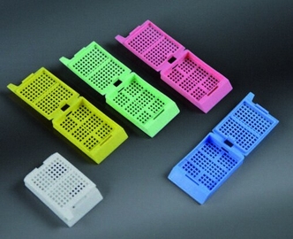 Histo cassettes in acetal resin, square grid, light blue (500 pcs per box)